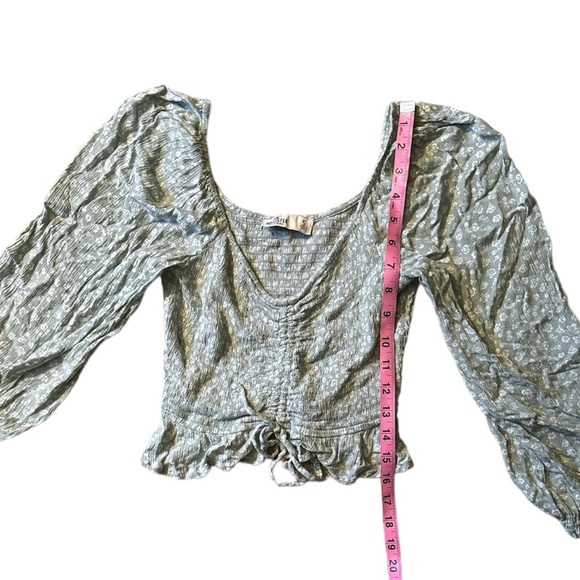 Hollister Sage Green & White Off Shoulder Crop Top Size Small - Picture 2 of 4
